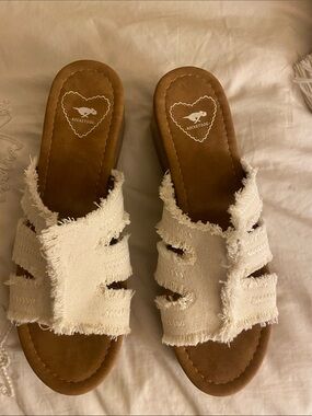 Rocket Dog Cream Frayed Slide Mules